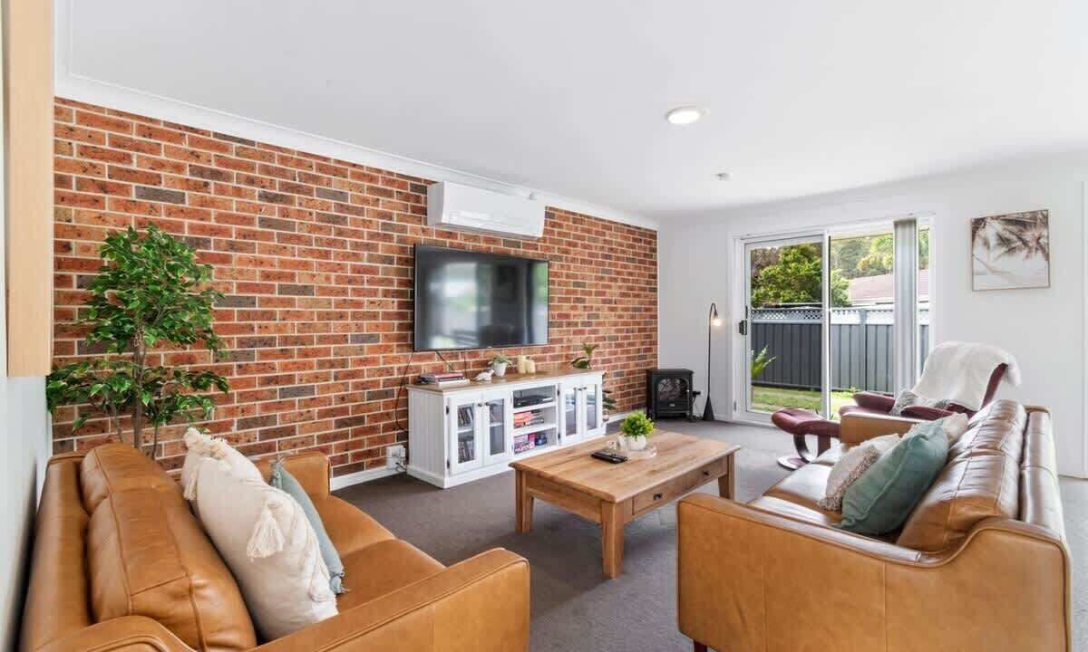 Photo of Livingroom in Maloneys Beach