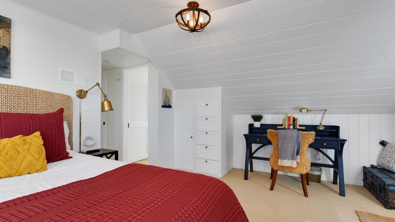 Photo of Bedroom in Silver Strand