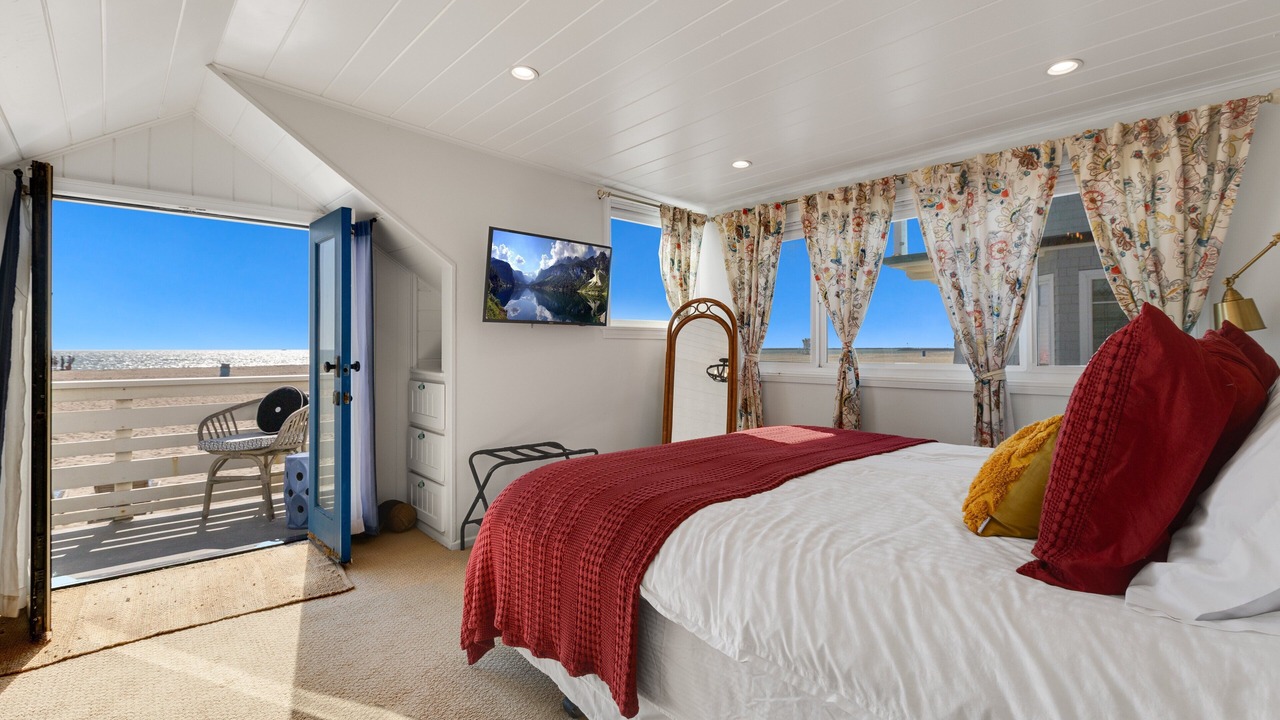 Photo of Bedroom in Silver Strand