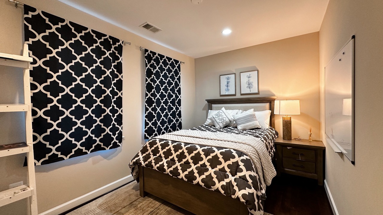 Photo of Bedroom in North Cleveland Park