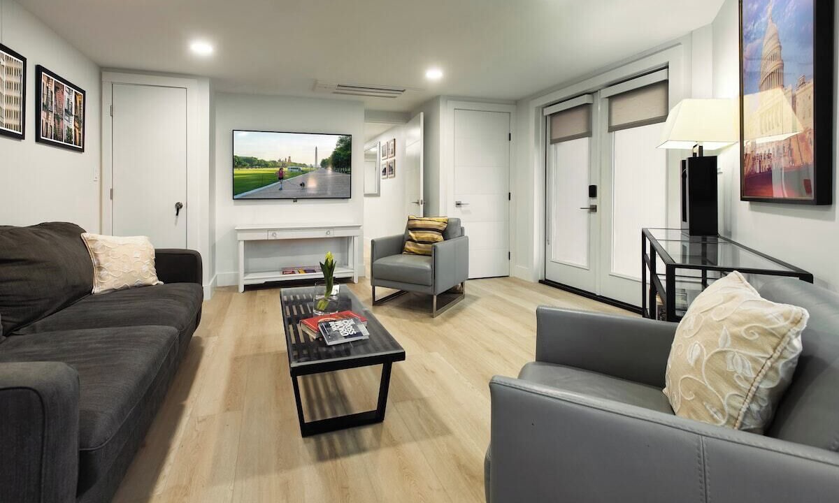 Photo of Livingroom in North Cleveland Park