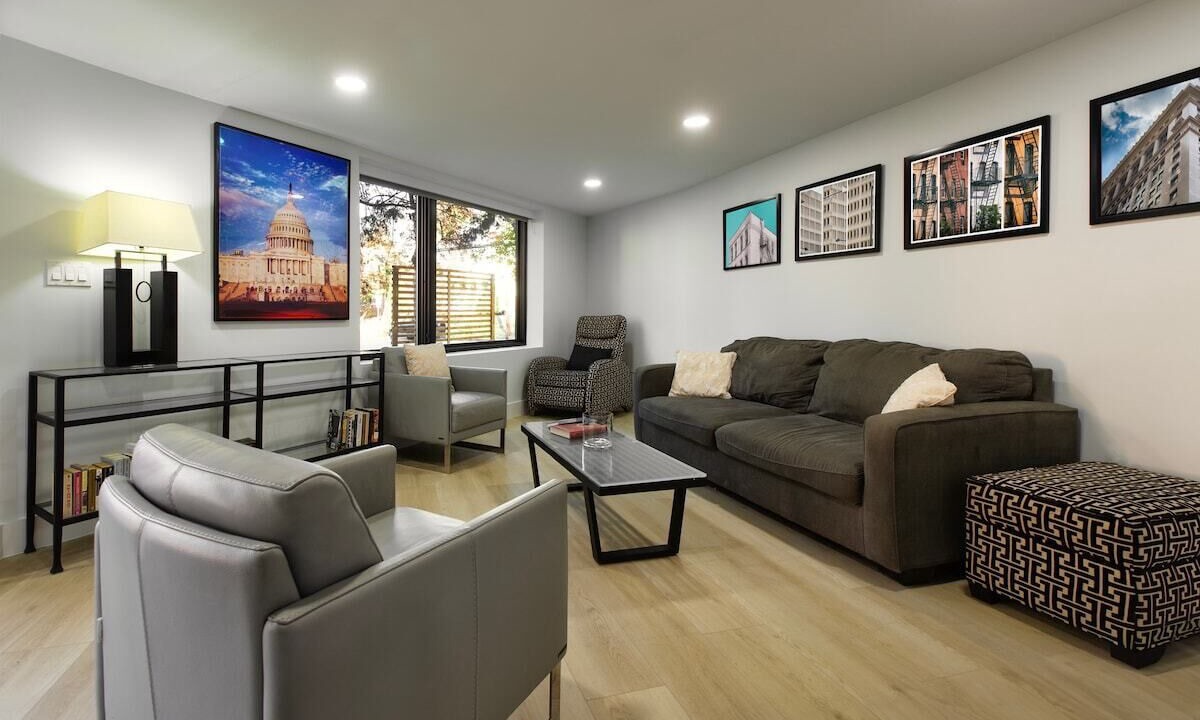 Photo of Livingroom in North Cleveland Park