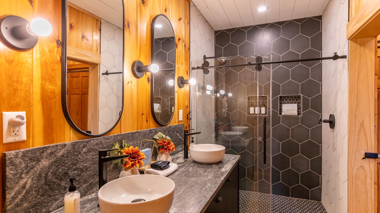 Photo of Bathroom in Apple Ridge