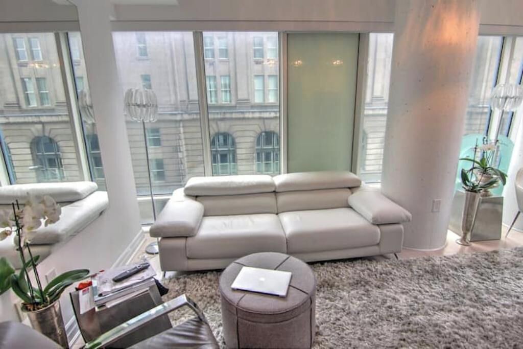 Photo of Livingroom in Toronto Entertainment District