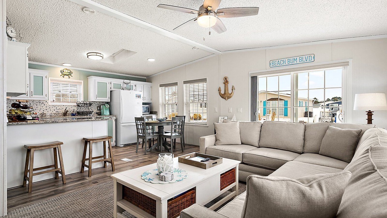 Photo of Livingroom in Assateague Pointe