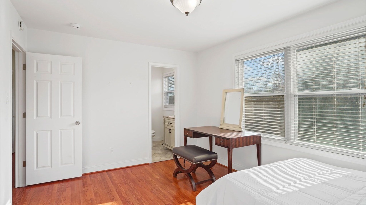 Photo of Bedroom in Forest Glen