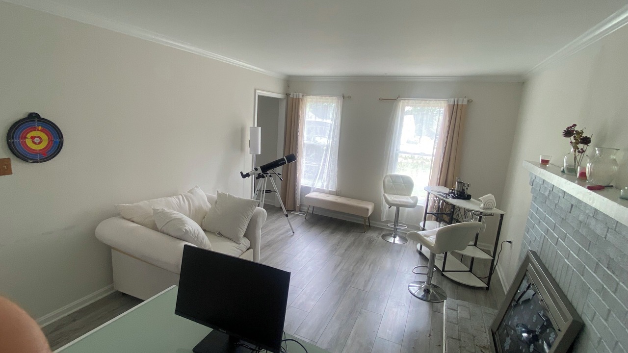 Photo of Livingroom in Calverton