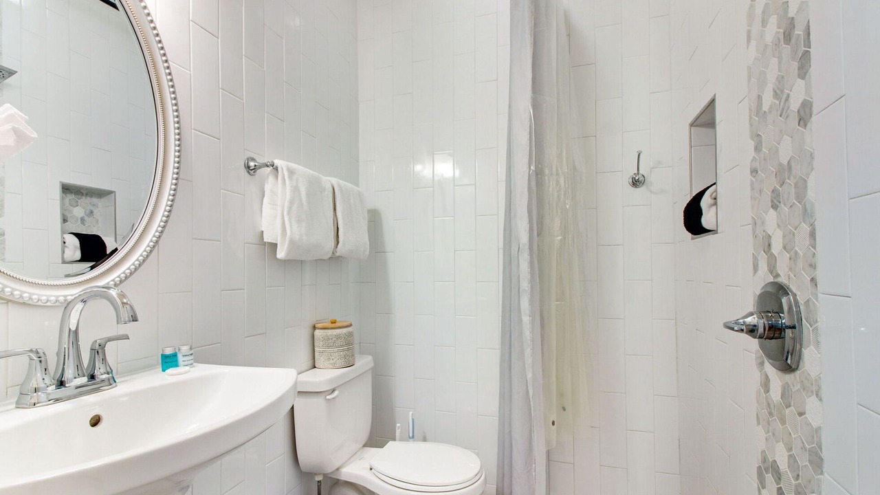 Photo of Bathroom in Delos