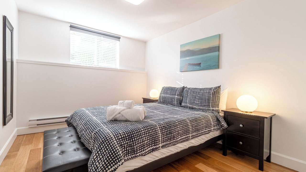Photo of Bedroom in Dundarave