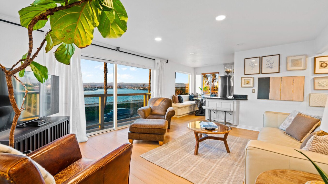 Photo of Livingroom in Silver Strand