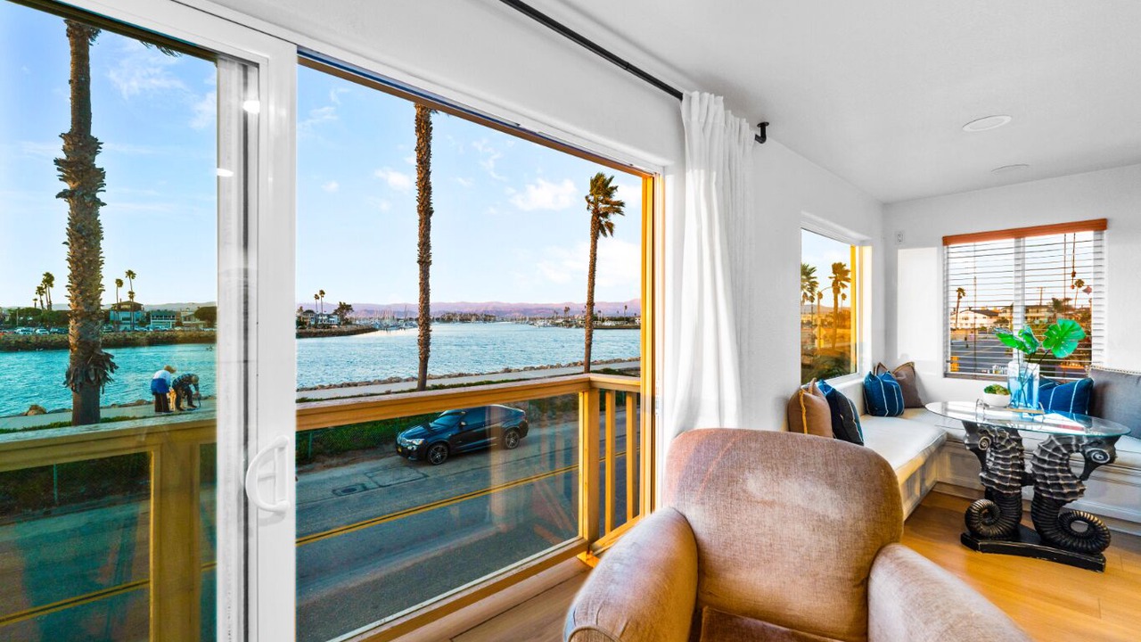 Photo of Livingroom in Silver Strand