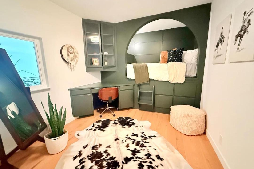Photo of Bedroom in Meiners Oaks