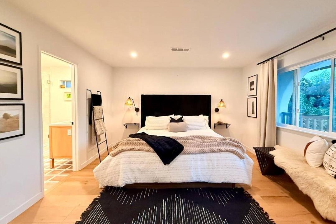 Photo of Bedroom in Meiners Oaks
