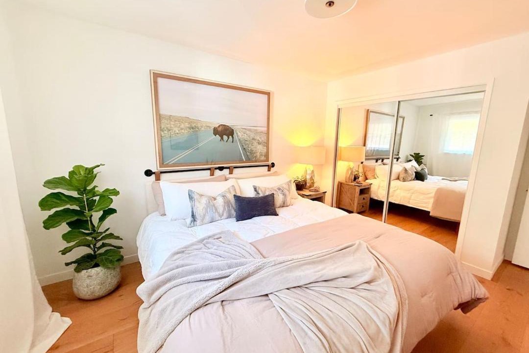 Photo of Bedroom in Meiners Oaks