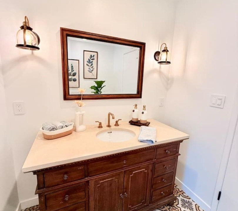 Photo of Bathroom in Meiners Oaks