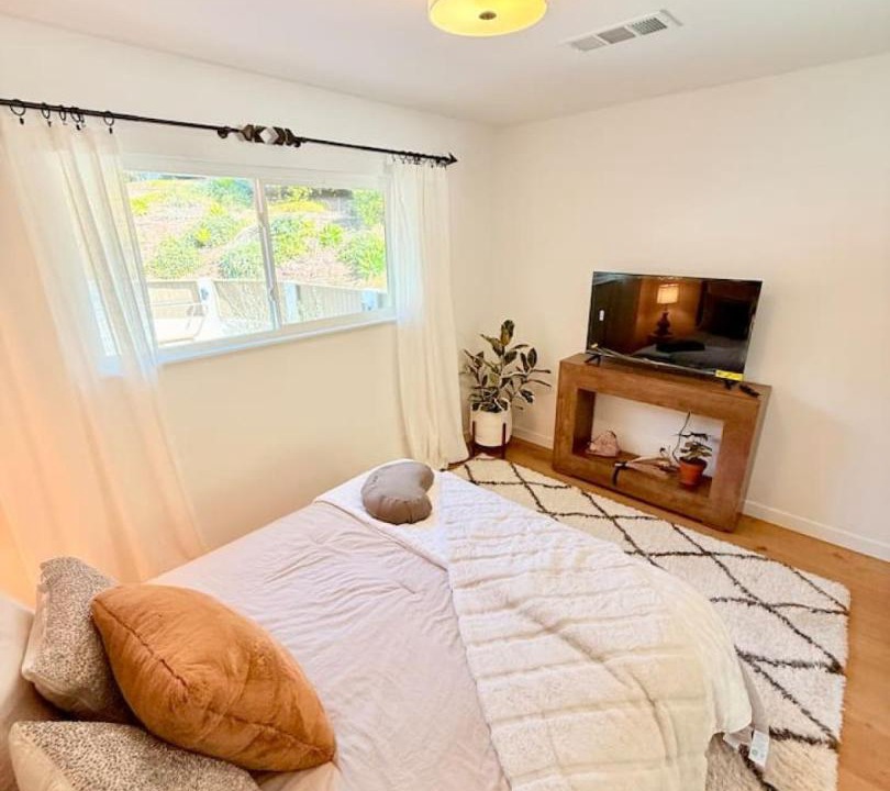 Photo of Bedroom in Meiners Oaks