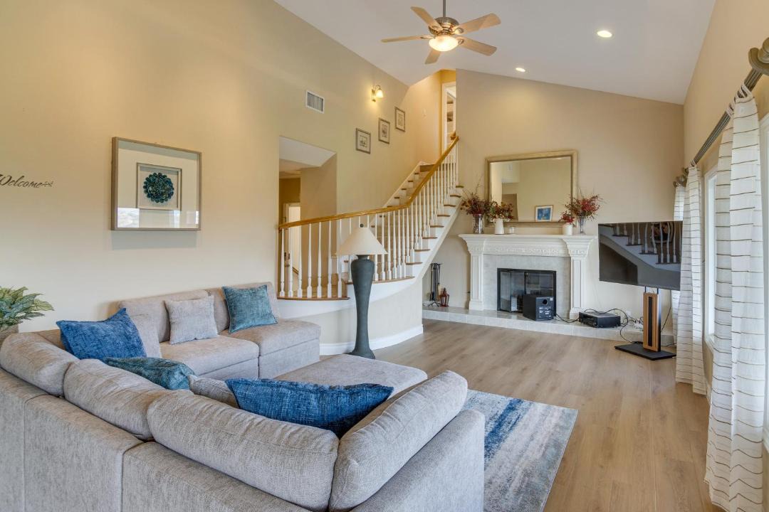 Photo of Livingroom in Simi Valley