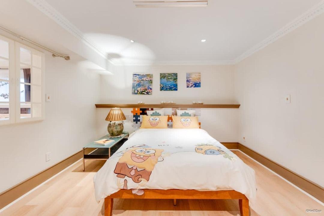 Photo of Bedroom in Anmore