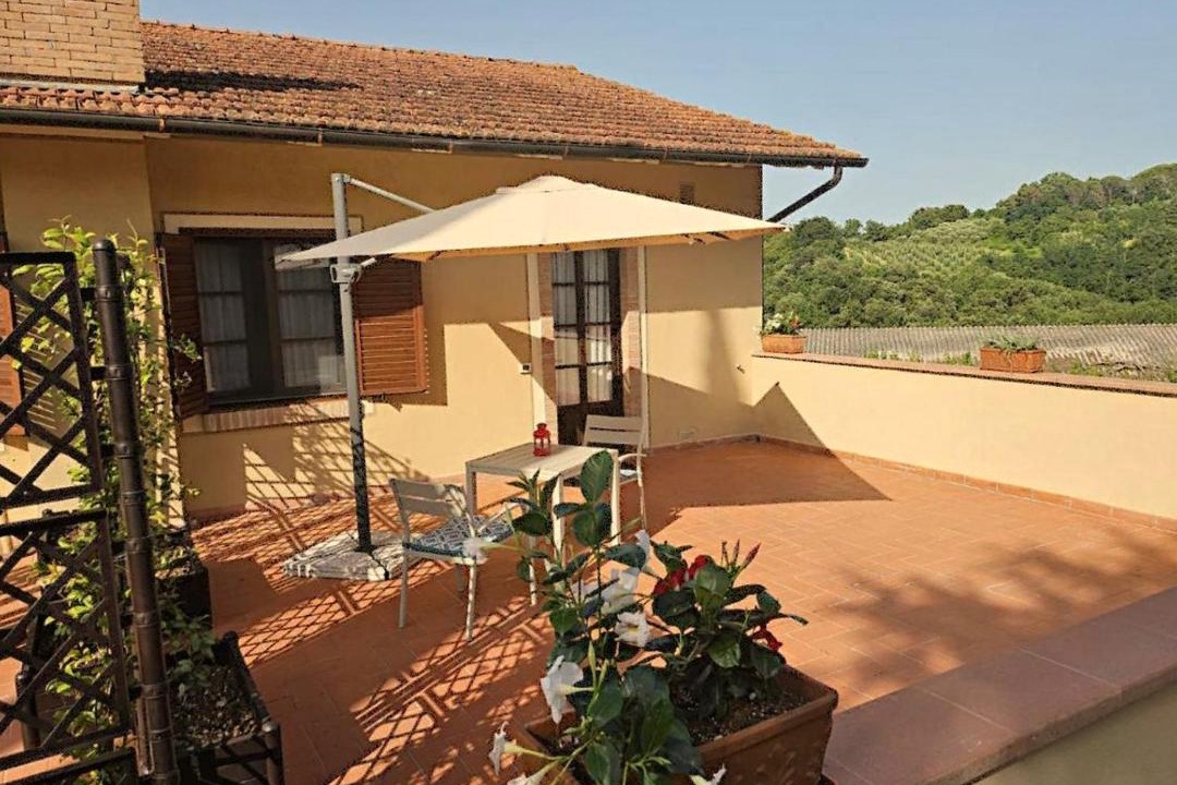 Photo of Patio Balcony in Lari