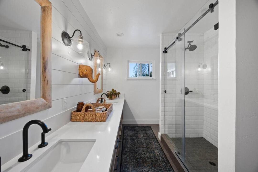 Photo of Bathroom in Meiners Oaks