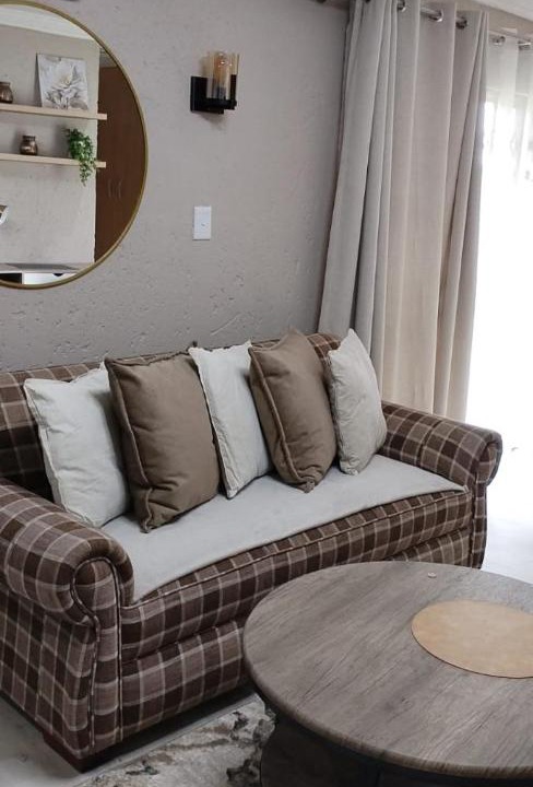 Photo of Livingroom in Greater Johannesburg Metropolitan Area