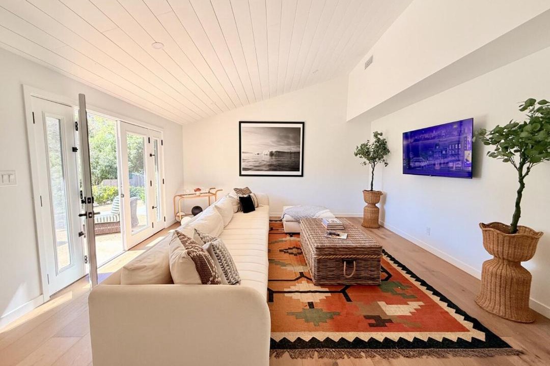 Photo of Livingroom in Meiners Oaks