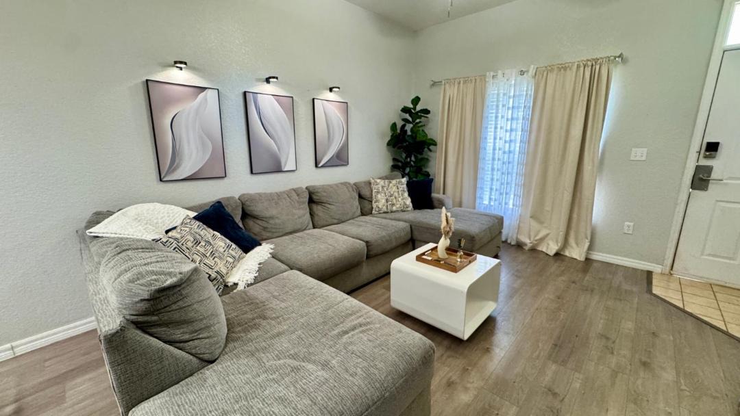 Photo of Livingroom in Venetian Bay Villages