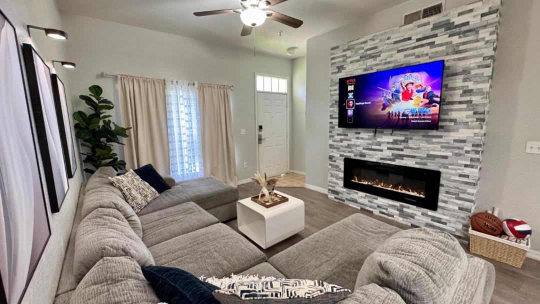 Photo of Livingroom in Venetian Bay Villages