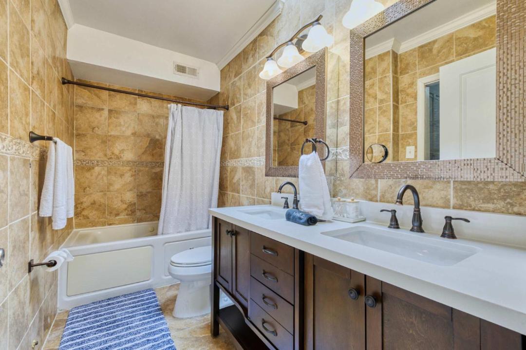 Photo of Bathroom in Brightwood Park