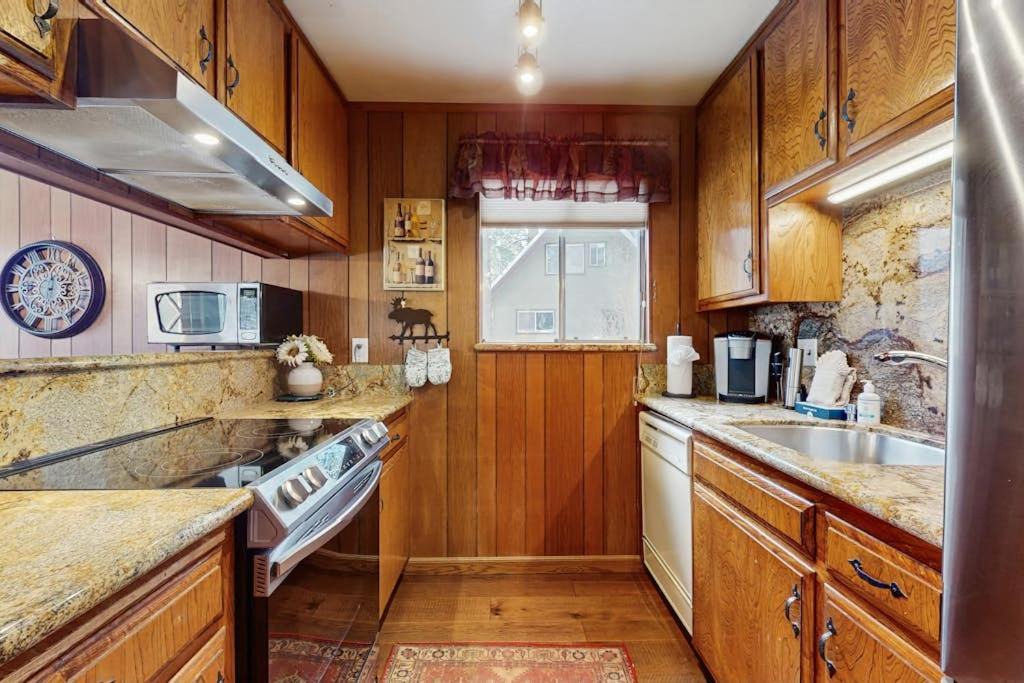 Photo of Kitchen in Tahoe Island