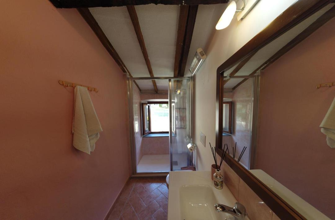 Photo of Bathroom in Legoli