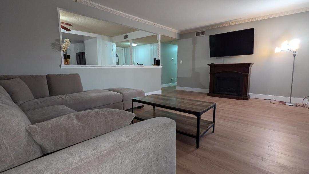 Photo of Livingroom in Simi Valley