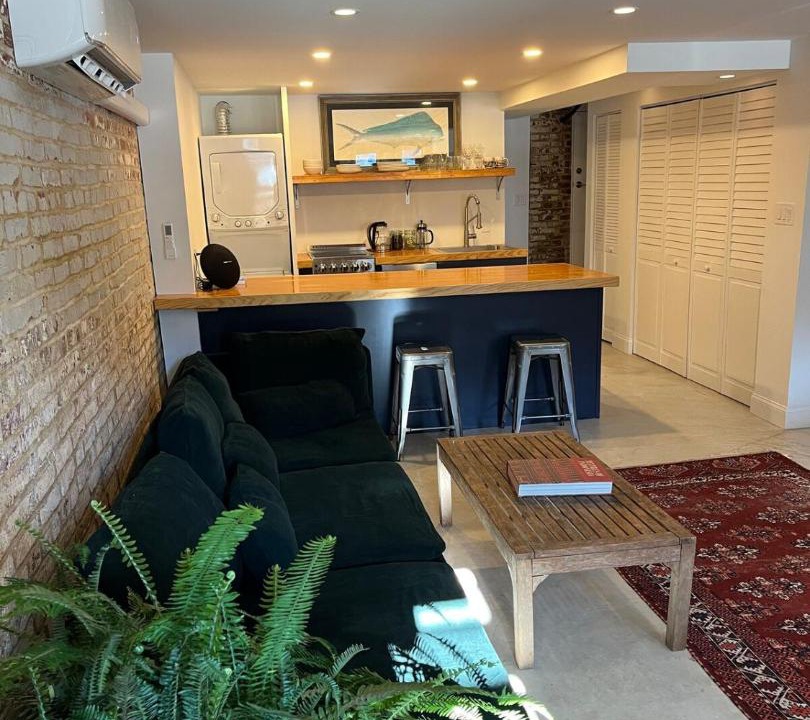 Photo of Livingroom in Truxton Circle