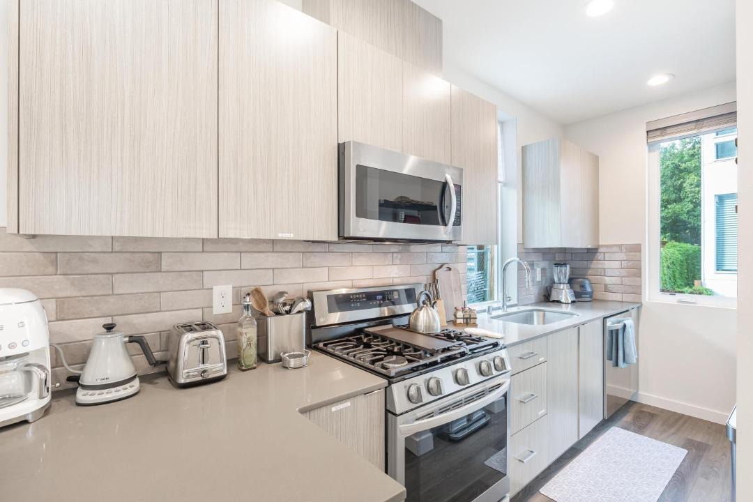Photo of Others in Maple Leaf