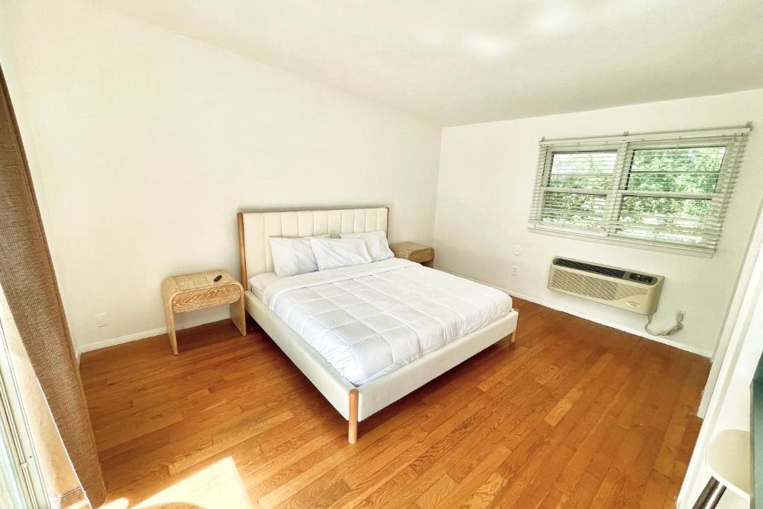 Photo of Bedroom in Wainscott Woods