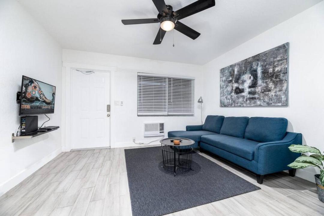 Photo of Livingroom in Middle River Terrace