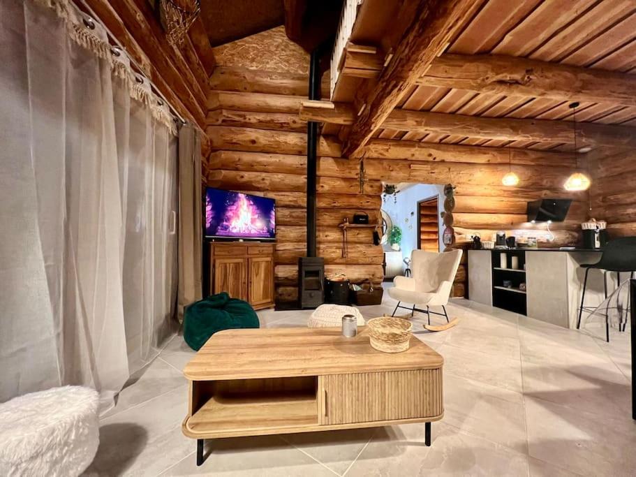 Photo of Livingroom in Montmin