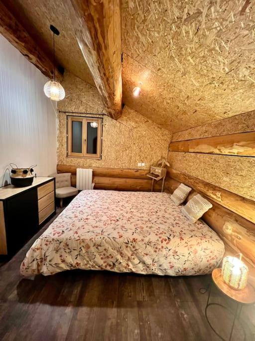 Photo of Bedroom in Montmin