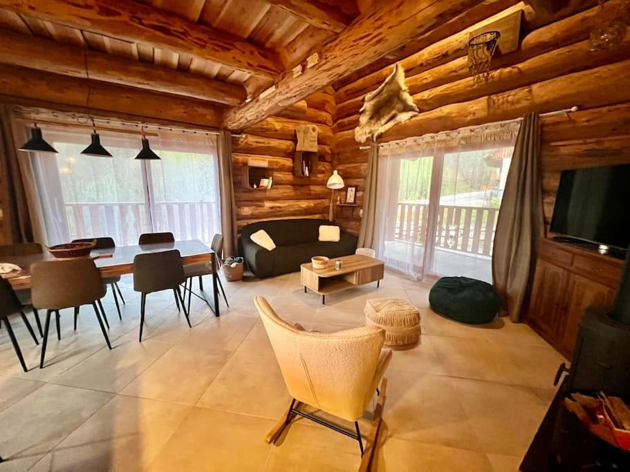 Photo of Livingroom in Montmin