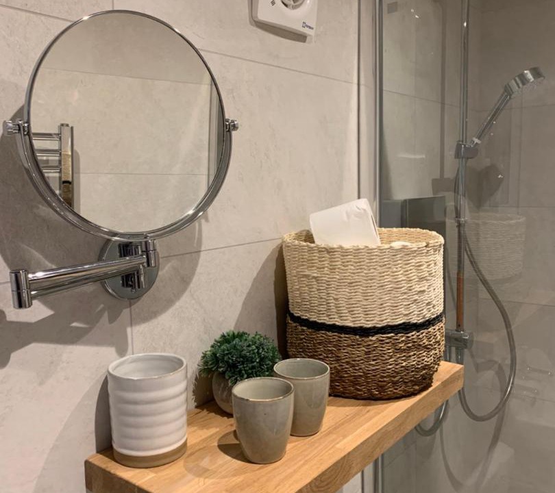 Photo of Others in Tiptoe