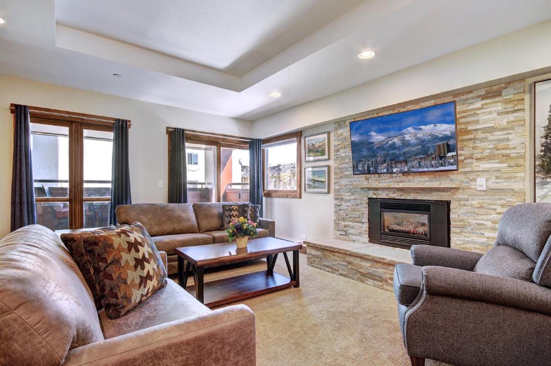 Photo of Livingroom in Peak 9