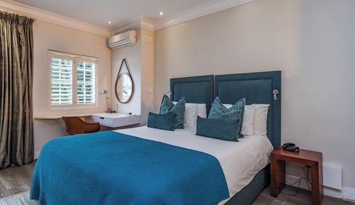 Executive Room, 1 King Bed, Non Smoking, Garden View
