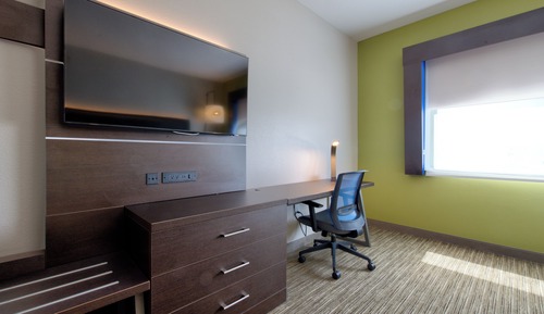 Standard Room, 2 Queen Beds, Roll-in Shower (Mobility Accessible)