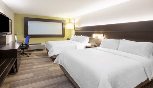 Suite, 2 Queen Beds, Accessible Bathtub (Mobility)