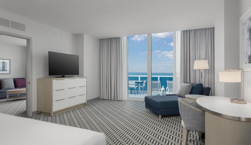 Suite, 1 King Bed (Maren)