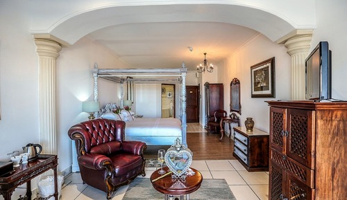 Ground Floor - Honeymoon - Partial Sea 
