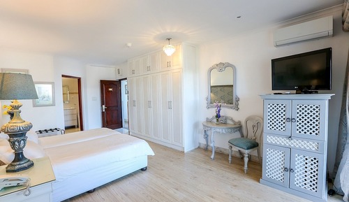 1st Floor - Family - Partial Sea View