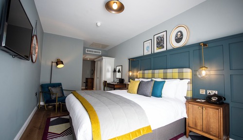 Standard Room, 1 King Bed