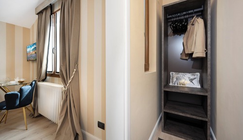 Suite, Hill View