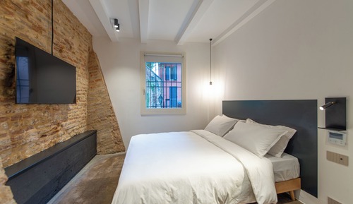 Deluxe Studio, Multiple Beds, Courtyard View
